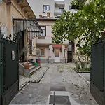 Interbelic Near Old Town * Bukarest