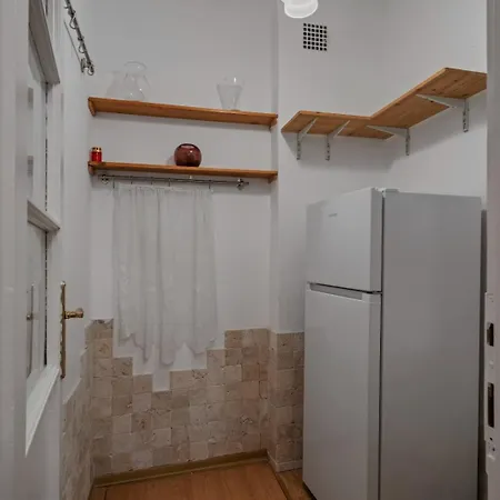 Villa Interbelic Near Old Town Bucarest