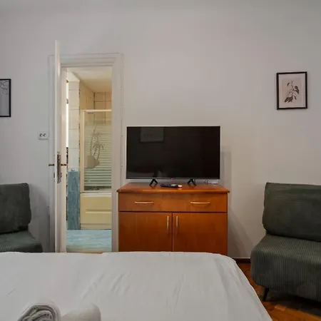 Villa Interbelic Near Old Town *