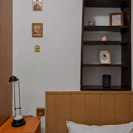 Interbelic Near Old Town Вілла Бухарест