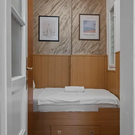 Villa Interbelic Near Old Town