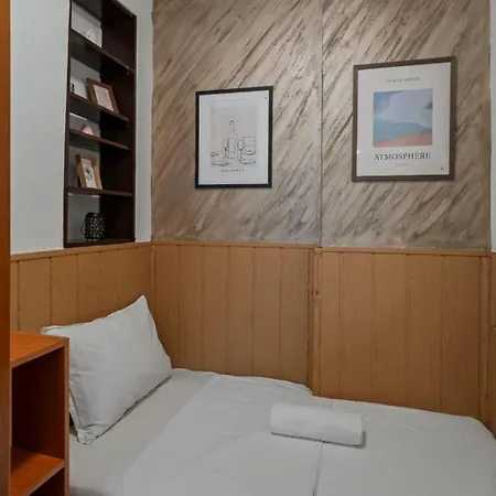 Interbelic Near Old Town * Bucarest