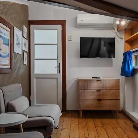 Interbelic Near Old Town 布加勒斯特