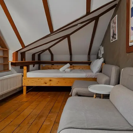 Villa Interbelic Near Old Town *