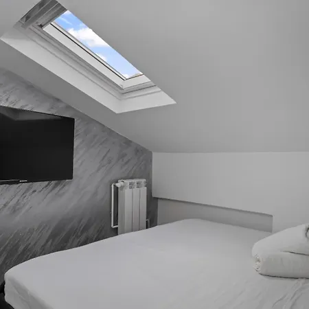 Villa Interbelic Near Old Town Bucarest