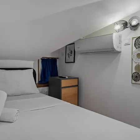 Interbelic Near Old Town * Bucarest