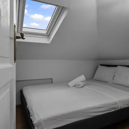 Interbelic Near Old Town 布加勒斯特