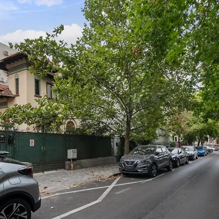 Villa Interbelic Near Old Town *