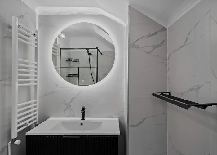 Villa Interbelic Near Old Town