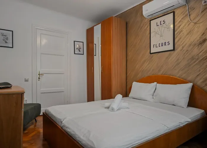 Interbelic Near Old Town Villa Bukarest