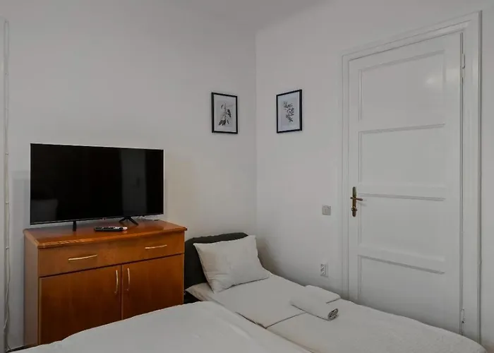 Villa Interbelic Near Old Town