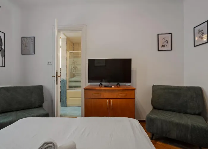 Villa Interbelic Near Old Town *