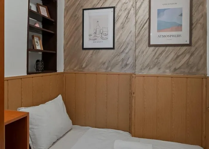 Interbelic Near Old Town * Bukarest