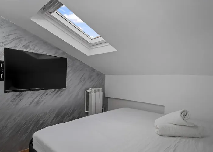 Villa Interbelic Near Old Town Bucareste