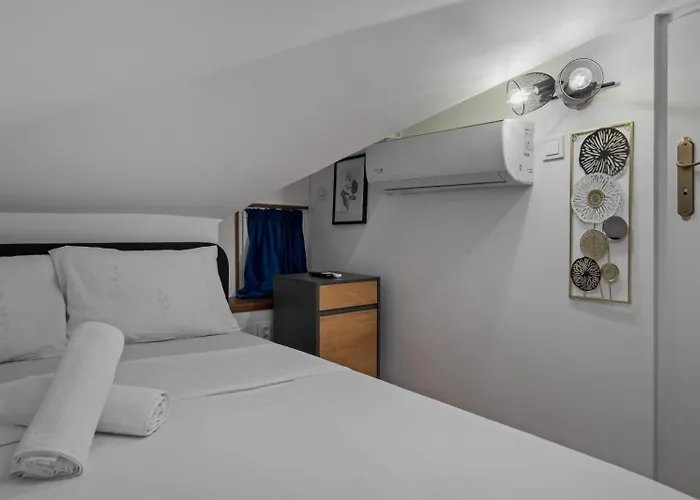 Interbelic Near Old Town * Bucareste