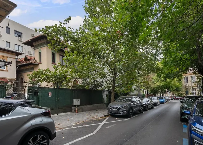 Βίλα Interbelic Near Old Town *