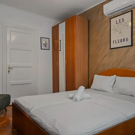 Interbelic Near Old Town וילה בוקרשט