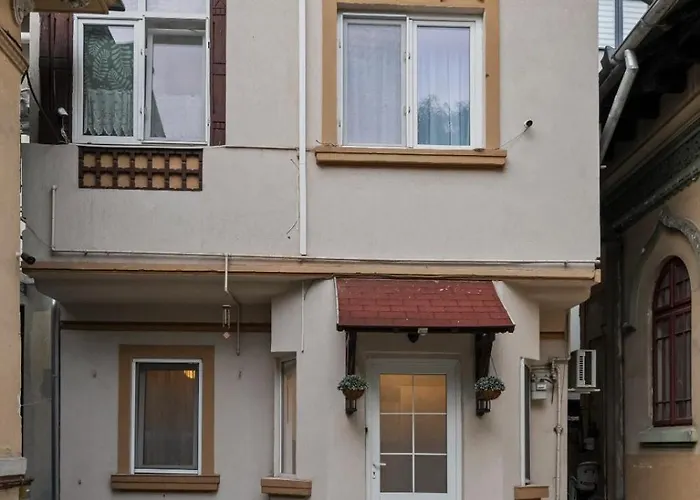 Interbelic Near Old Town Вилла *