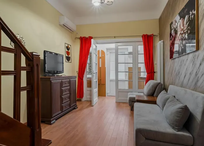 Interbelic Near Old Town Бухарест