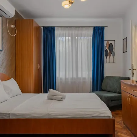 Villa Interbelic Near Old Town