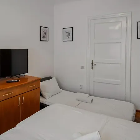 Villa Interbelic Near Old Town