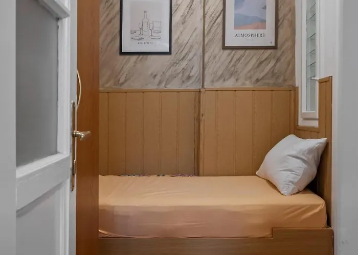 Villa Interbelic Near Old Town