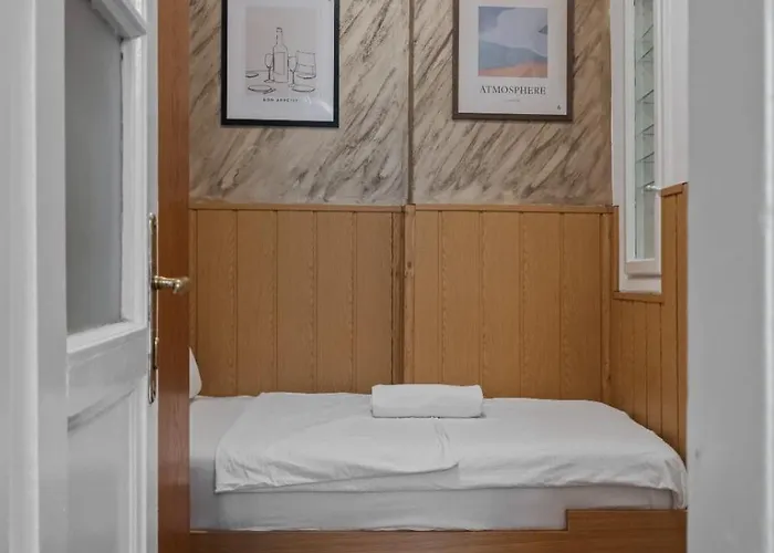 Villa Interbelic Near Old Town